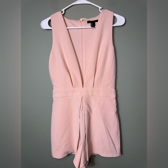 Forever 21 Women’s NWT Elegant Pink Jumpsuit Size Small Deep V Neck - Picture 1 of 7